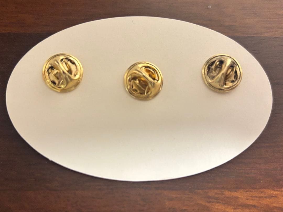 クリスチャン　ディオール　ノベルティ　ピンバッジ