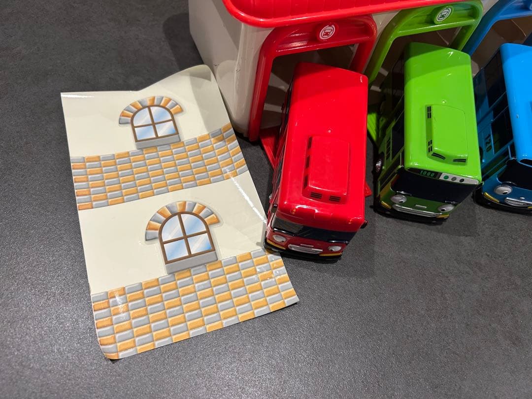 ちびっこバス　TAYO タヨ　ロギ　ガニ　ラニ　韓国限定品　バス車庫　ガレージ