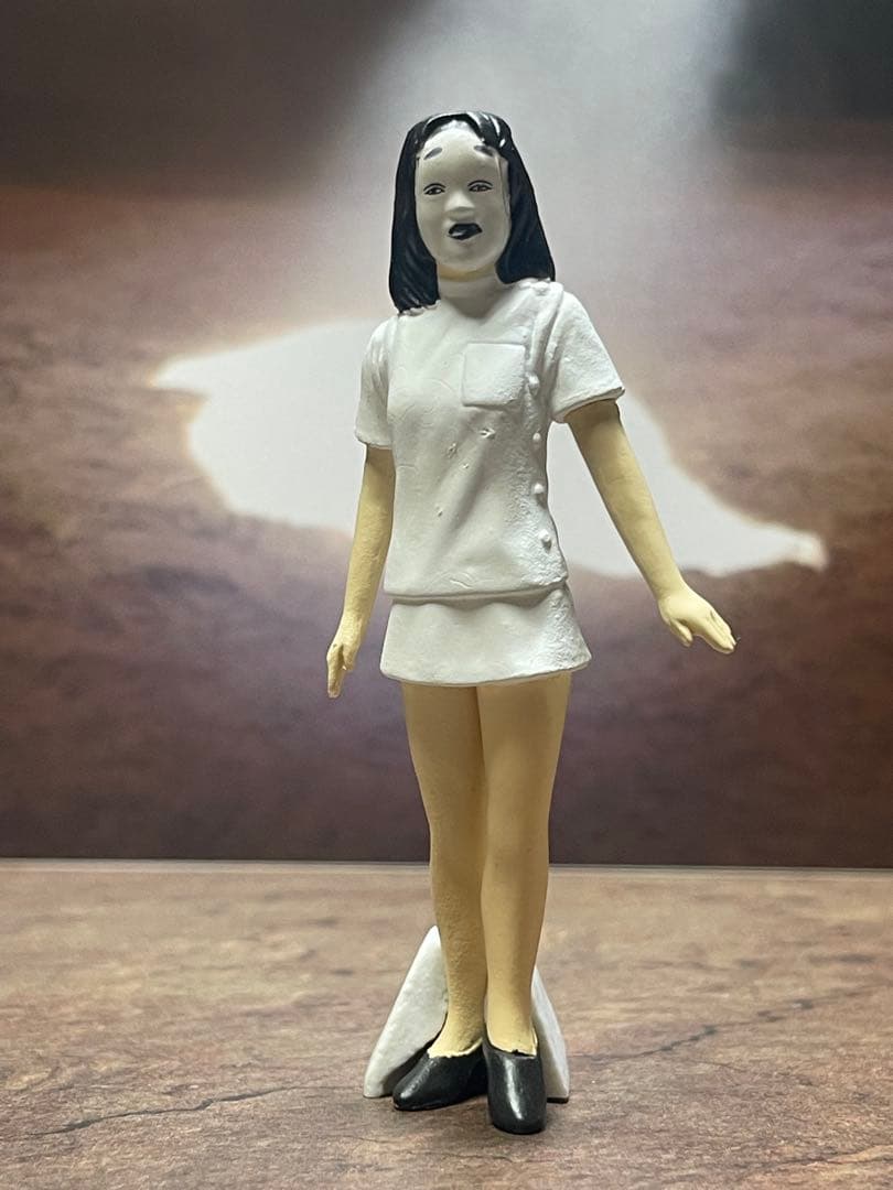 開封美品！ HG原色ウルトラ怪獣大百科『怪獣美少女コンテスト