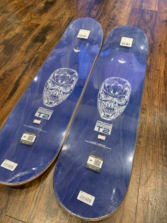 新品未開封　primitiveターミネーター2 コラボDECK（左側の1本）