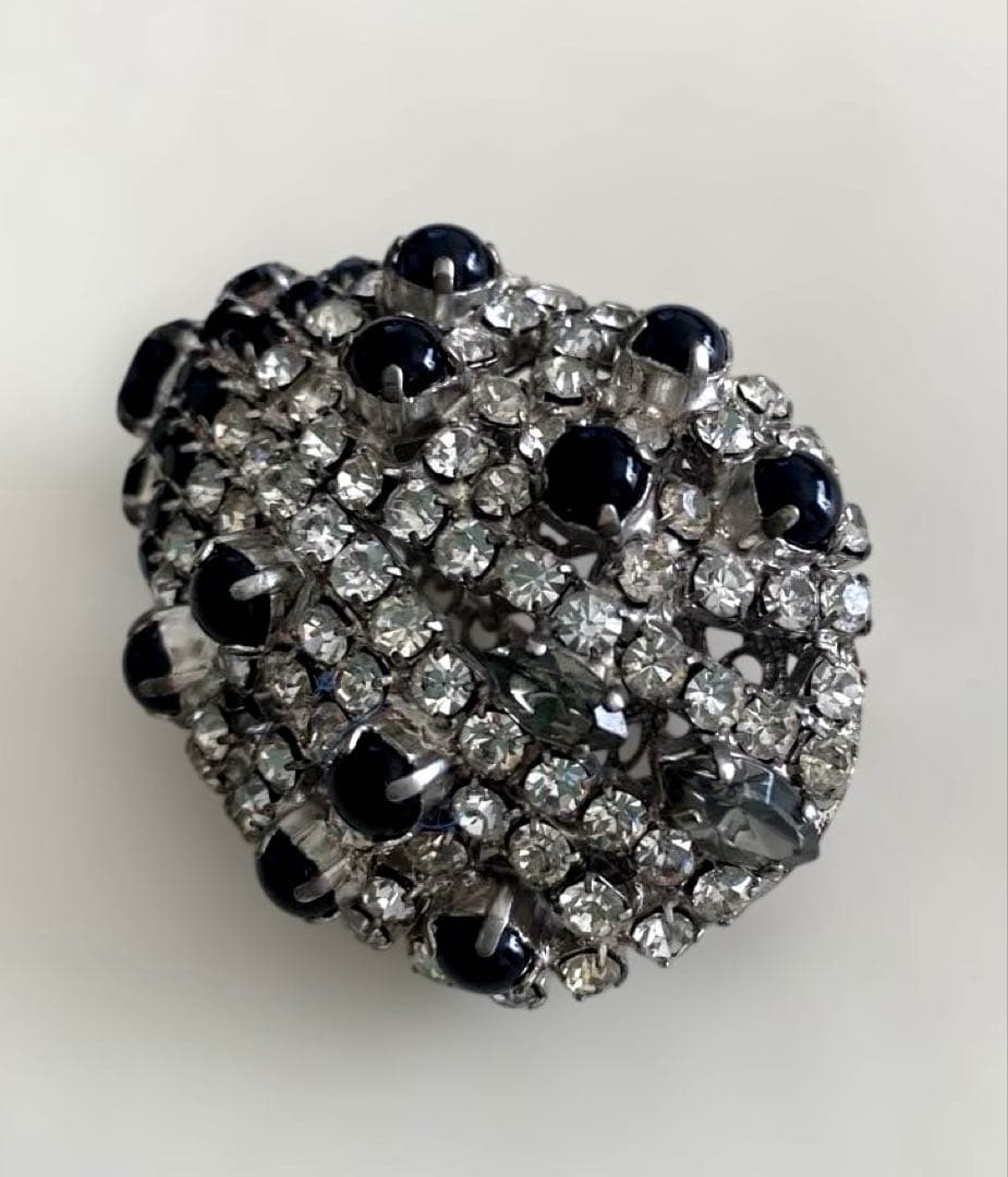 新品 Christian Lacroix クリスタルブローチ - メルカリ