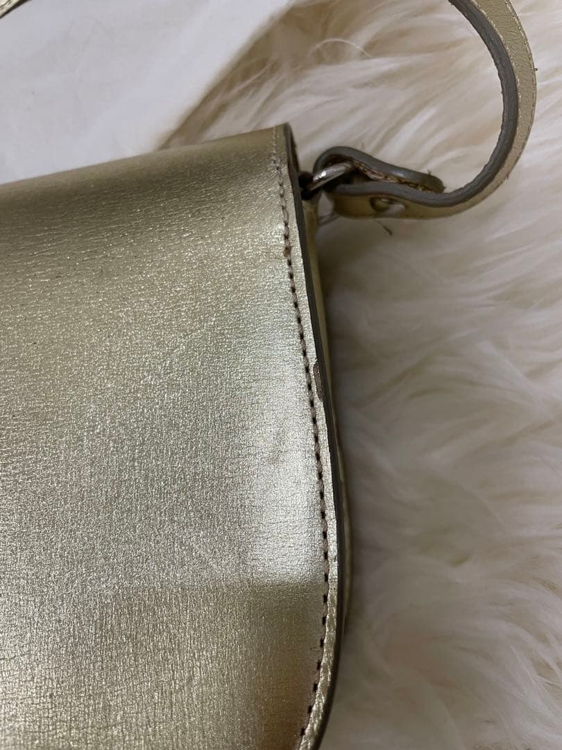 A.P.C. アーペーセー　ルクセンブルクゴールドショルダーバッグ