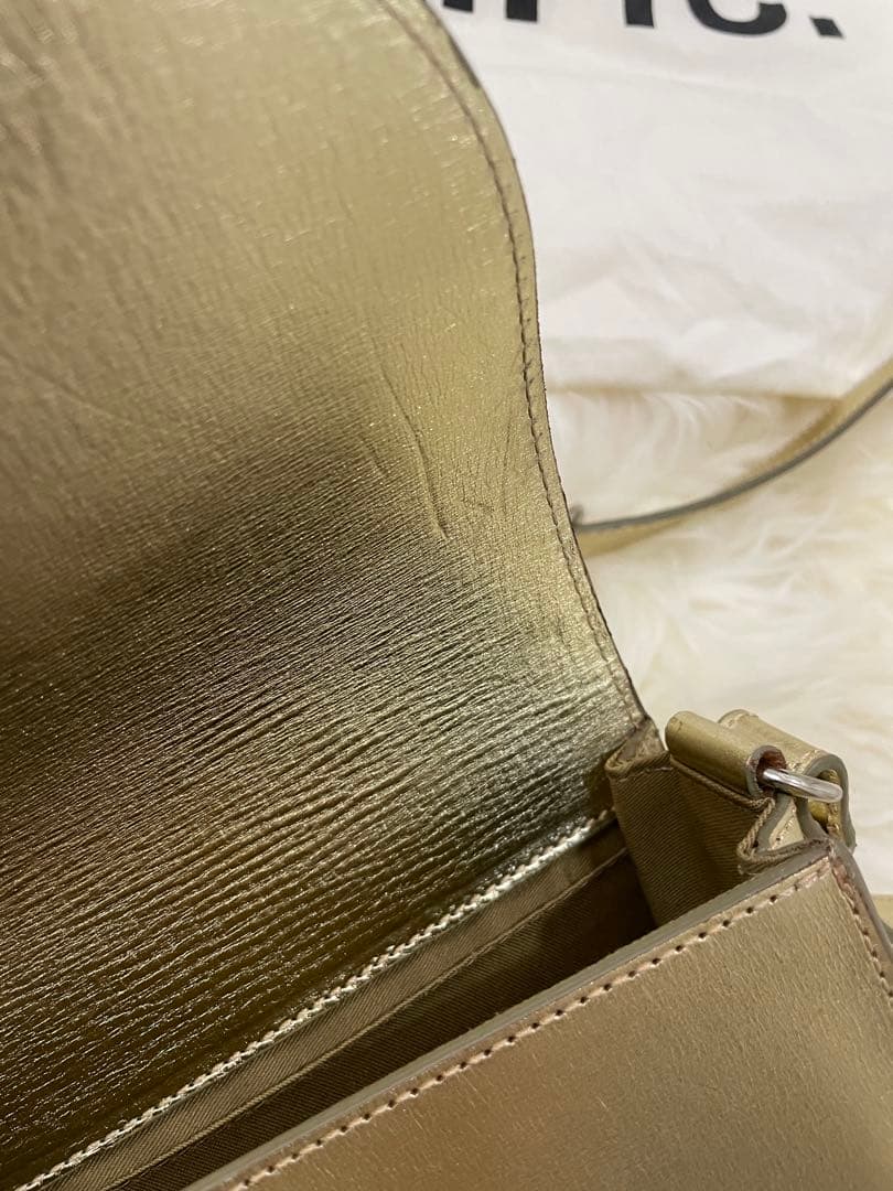 A.P.C. アーペーセー　ルクセンブルクゴールドショルダーバッグ