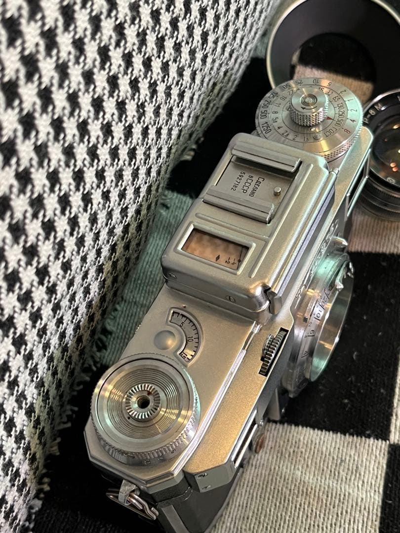 Kiev 4 フィルムカメラ ＋レンズ＋フード革ケースひ付き