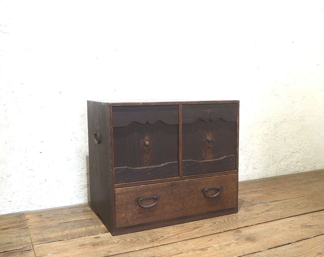1376 ケンドン扉 レトロな杉の収納棚　ケース　古家具　古道具　アンティーク 黒色の戸棚／ガラスケース／収納棚 アンティーク・古家具