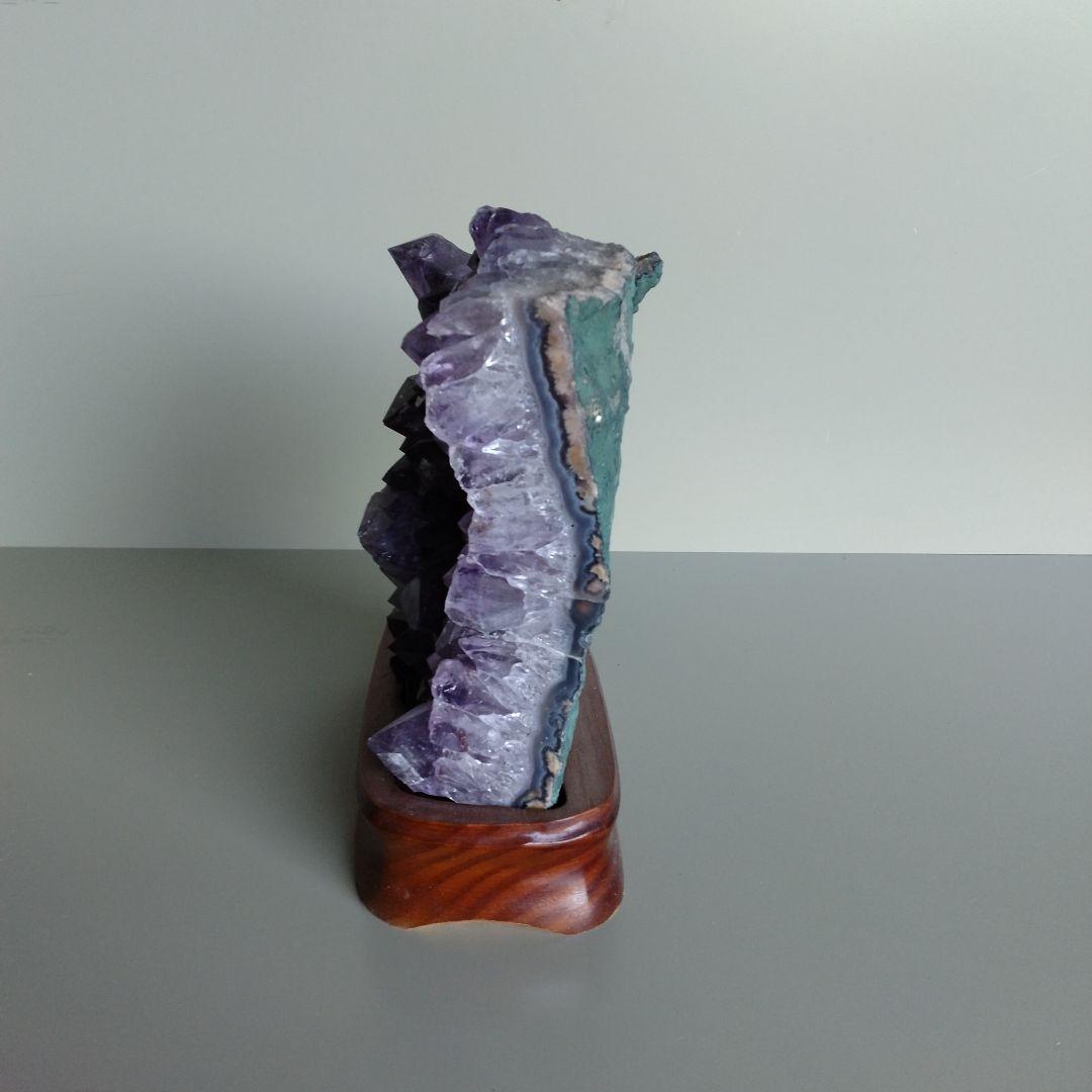 20cm弱のアメジストの置き物(台座付)