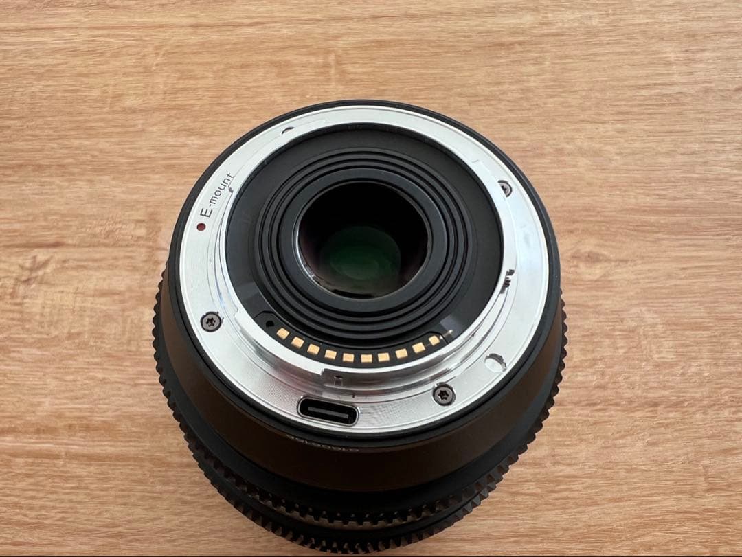 SIRUI 20mm T1.8 1.33X S35 AF アナモルフィックレンズ