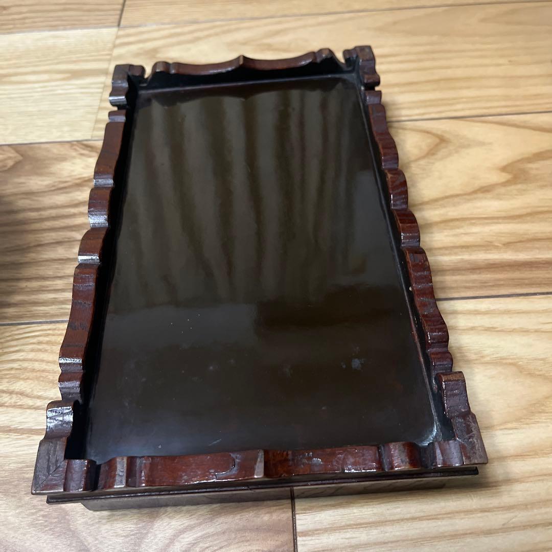 塗りの箱入り硯　 金箔模様付き