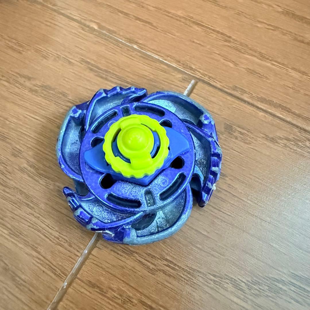 a*3様 メタルファイトベイブレードセット まとめ売り 獣エンブレム付き　第二世