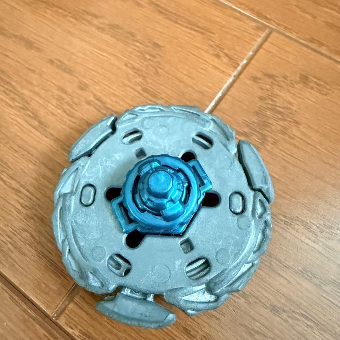 a*3様 メタルファイトベイブレードセット まとめ売り 獣エンブレム付き　第二世