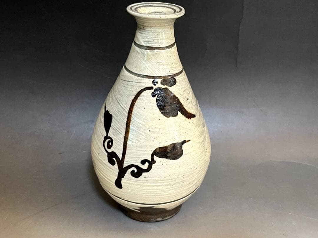 花瓶□韓国人間国宝 樊川窯【安東五作】白釉刷毛目唐草