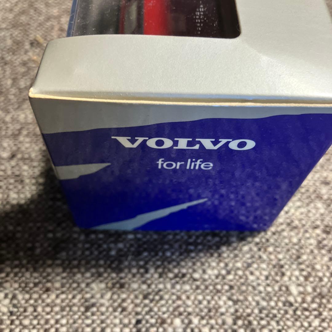 1/43 ミニカー　ボルボvolvo V70レッド　ディーラー正規品モデルカー
