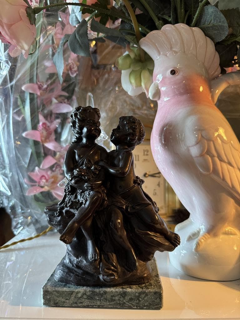 フランスアールヌーヴォー刻入オーギュスト・モロー「椅子に座る子供