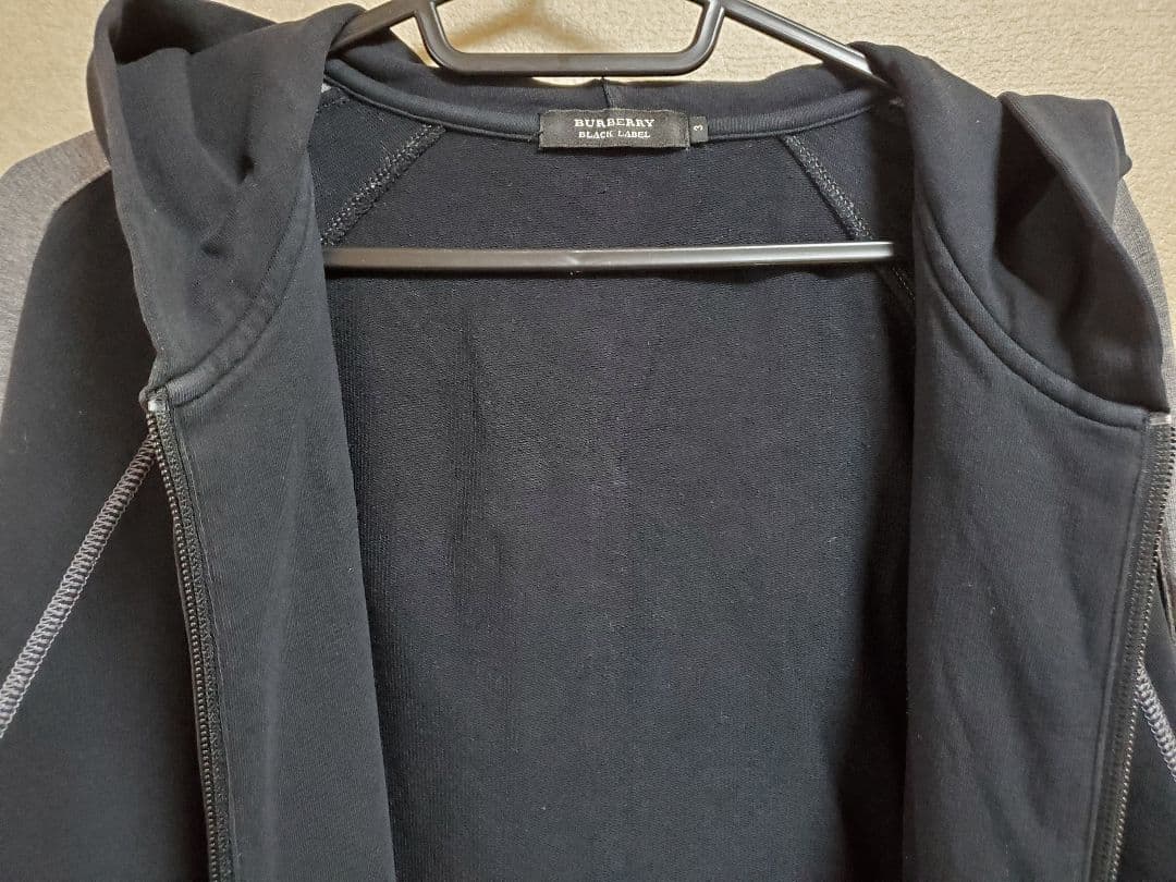 バーバリー　ブラックレーベル ホースマーク入り　ジップアップパーカー