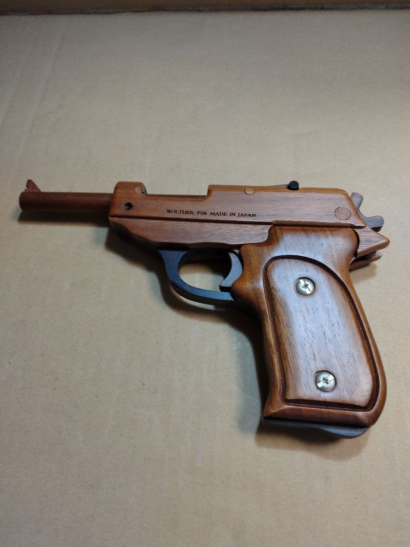 長期保管　木製ピストル ワルサーP38 ルパン三世　GRASPシリーズ　台座付き