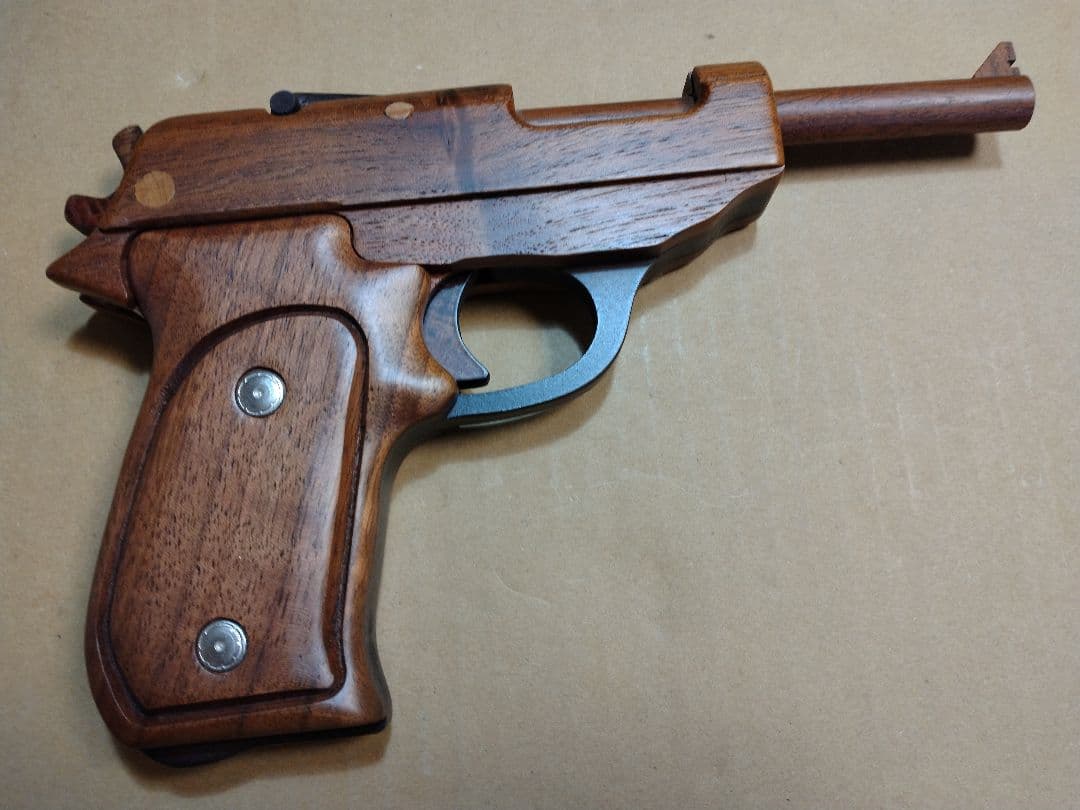 長期保管　木製ピストル ワルサーP38 ルパン三世　GRASPシリーズ　台座付き