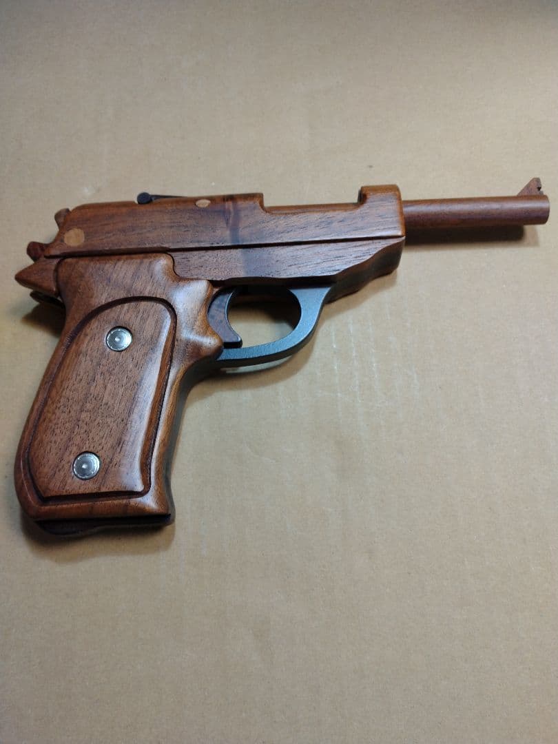 長期保管　木製ピストル ワルサーP38 ルパン三世　GRASPシリーズ　台座付き