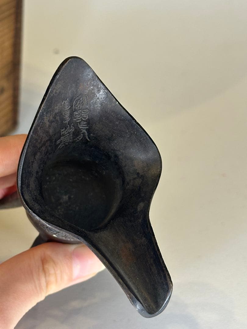 青銅器 三足 酒樽 古美術 中国 木製箱付き 内側文字入りの通販はau PAY