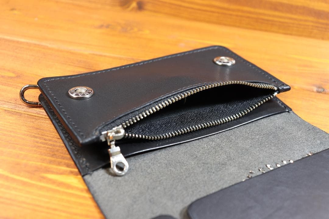 フラワースタッズ　ミドルトラッカーウォレット 　ハトメ小判カン付き