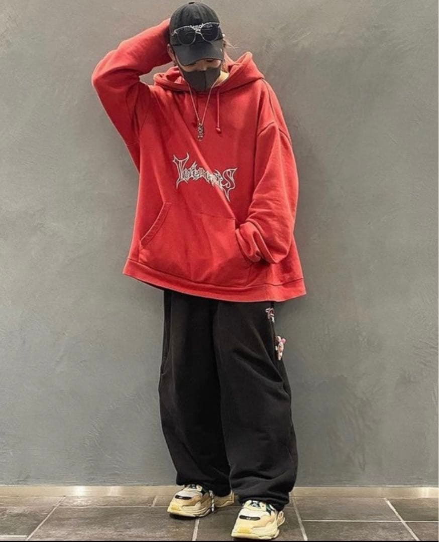 韓国限定 メタルロゴパーカー