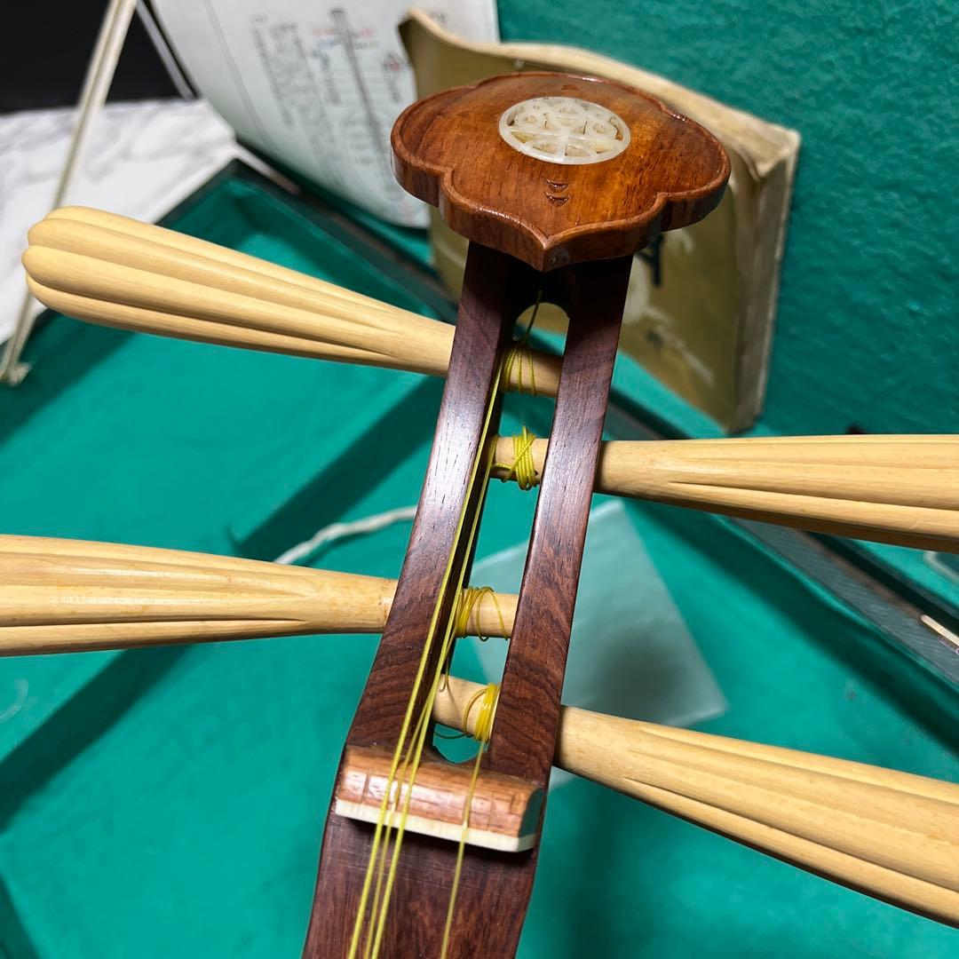 琴月 月琴 高級製品 4線 Yueqin 刻印有り 木製 ハードケース付き