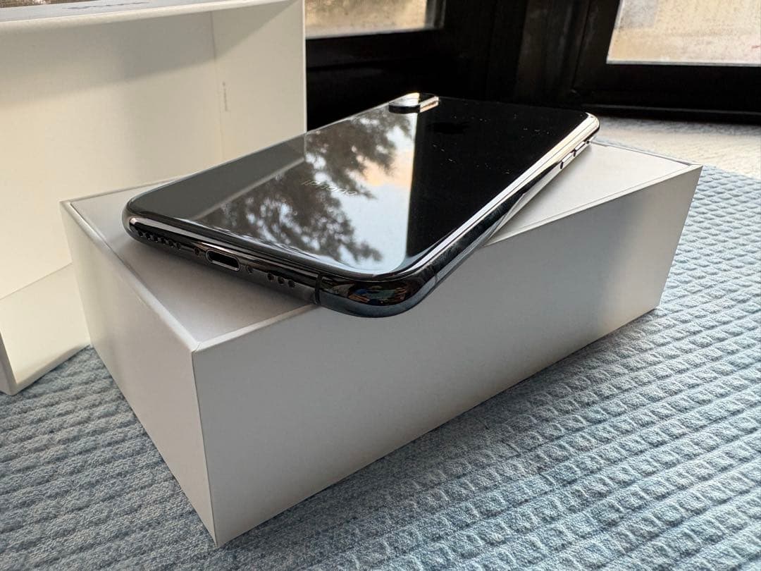 12/16終了☆シムロック解除済◎付属品有☆iPhone XS 256GB AU