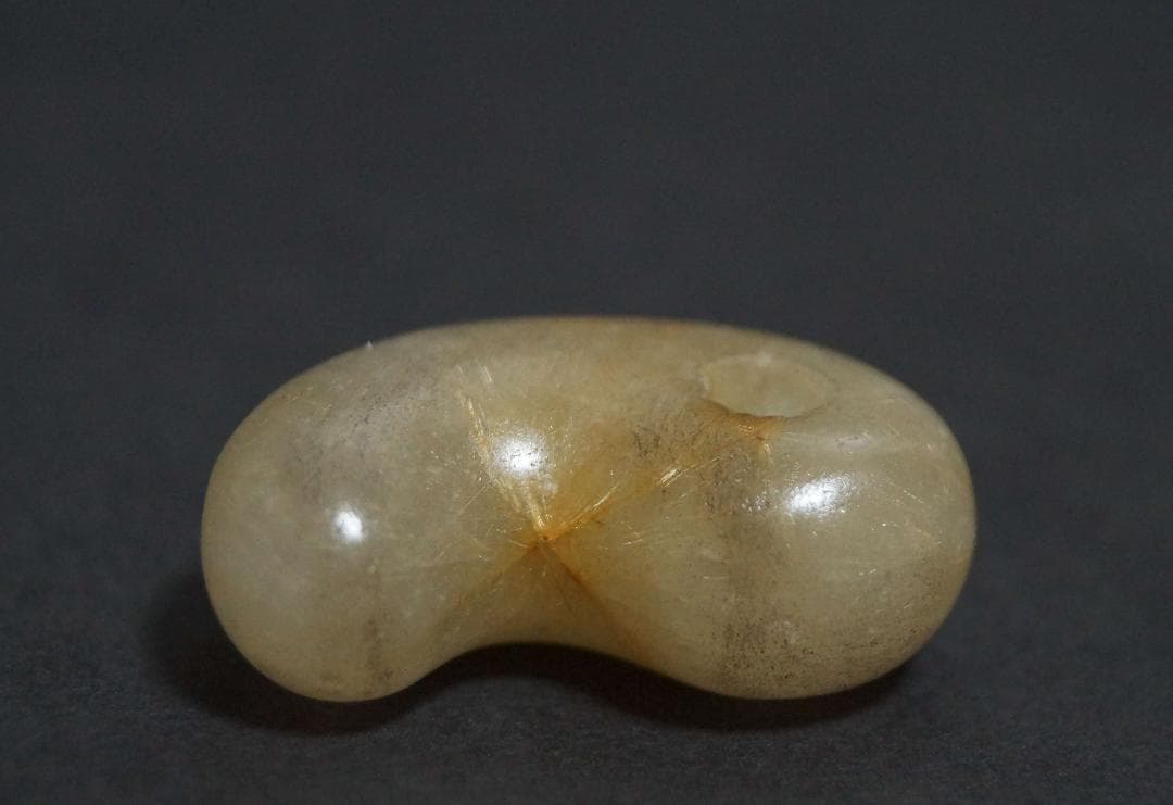 オールド天然水晶 古色大玉勾玉 根付 緒締玉 提げ物 装飾品 長さ