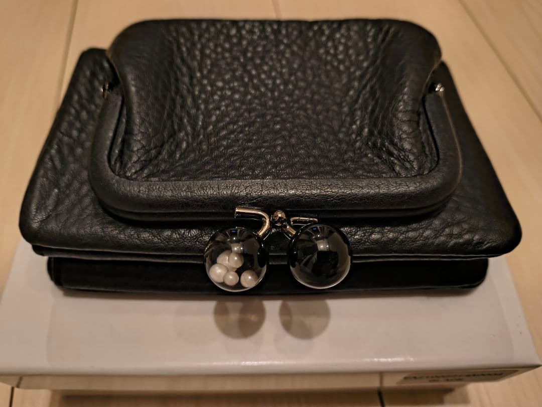 イアパピヨネ　牛革がま口2つ折り財布