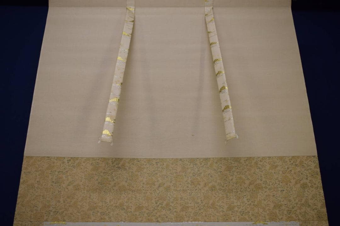 真作/皷芳石/短歌/紅梅/横物/桐共箱付/布袋屋掛軸HJ-539