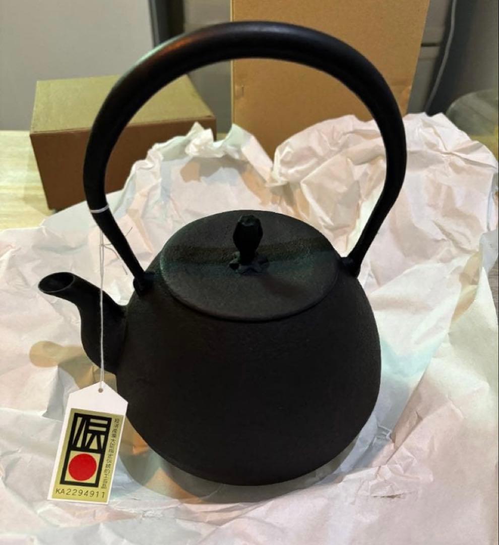 釜定　鉄瓶　秋の実　肌　新品　南部鉄器 釜定<br>秋の実 肌 鉄瓶 | 鉄瓶・ケトル | kuriyaオンラインショップ