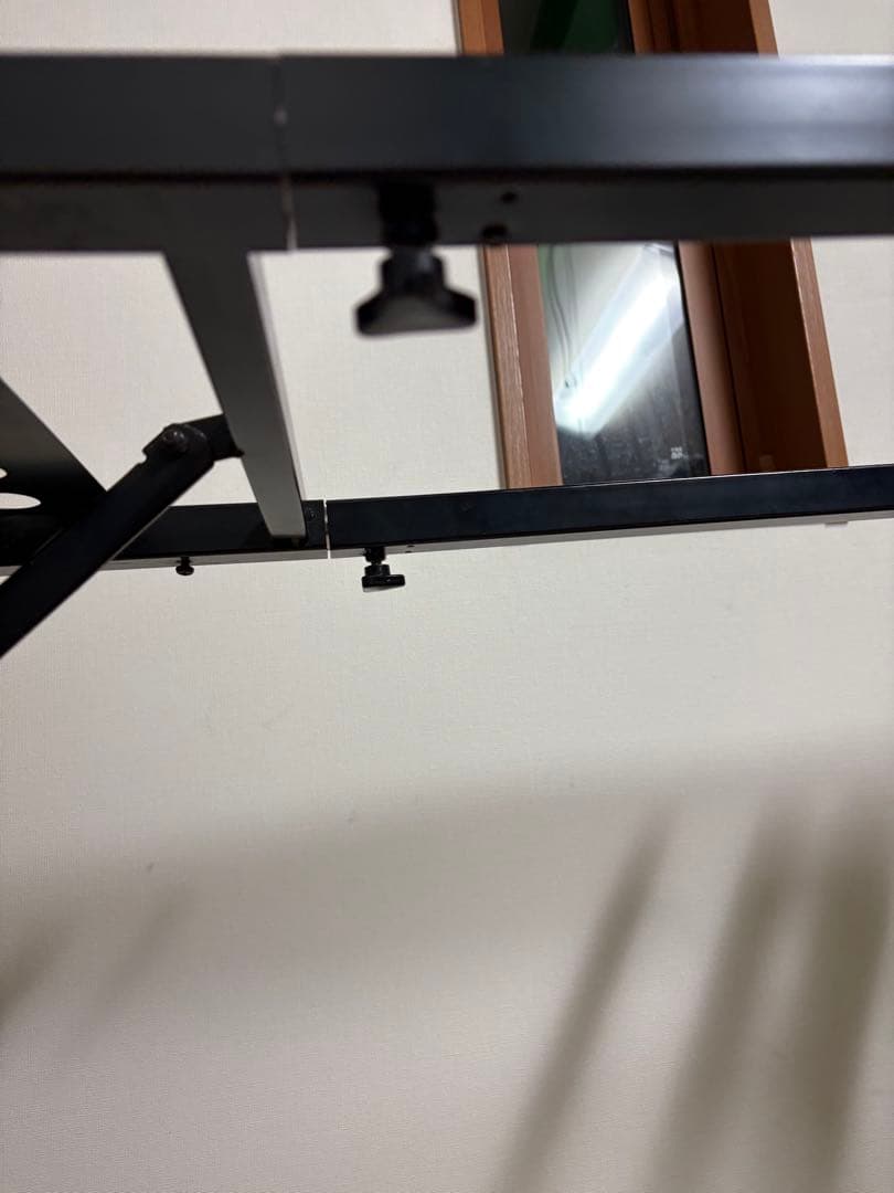 調整可能な黒金属製キーボードスタンド