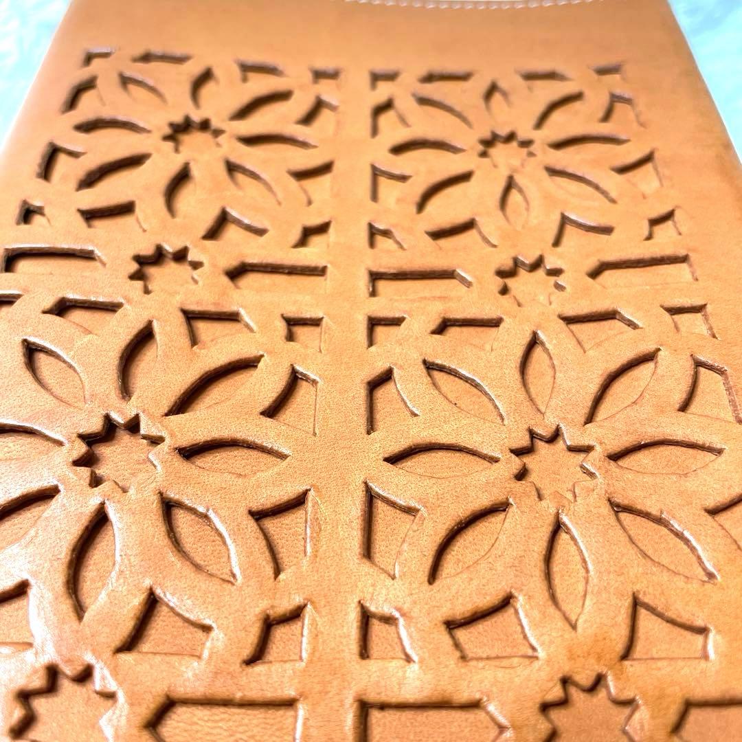 未使用級✨genten ゲンテン　カットワーク ブックカバー　牛革　文庫版