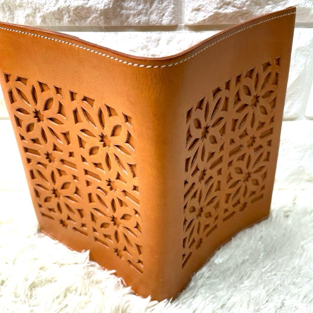 未使用級✨genten ゲンテン　カットワーク ブックカバー　牛革　文庫版