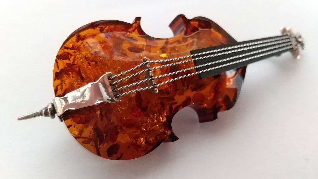 琥珀 シルバーブロ―チ (チェロ) 琥珀 シルバーブロ―チ (チェロ) 琥珀