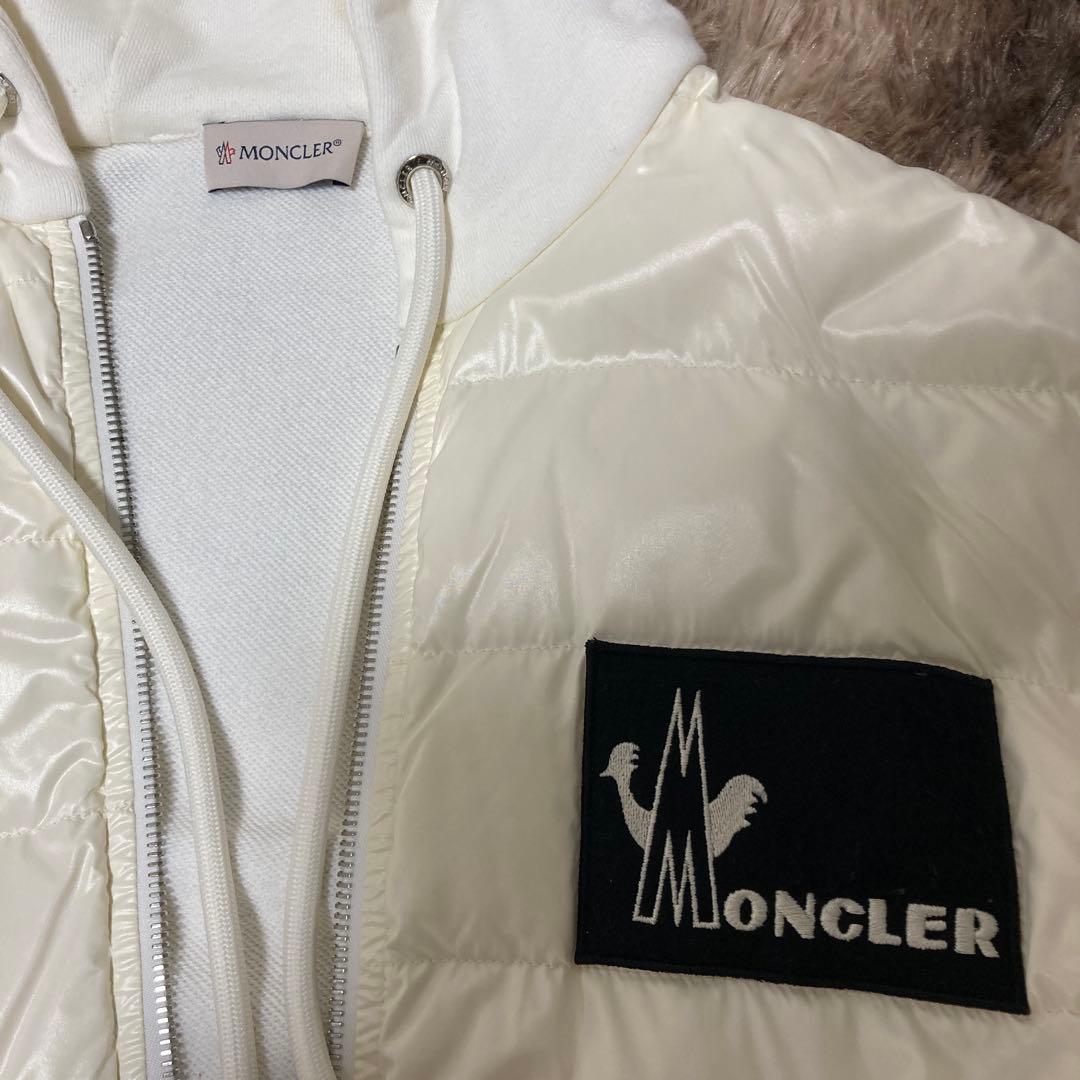 MONCLER ホワイト フード付きパーカー