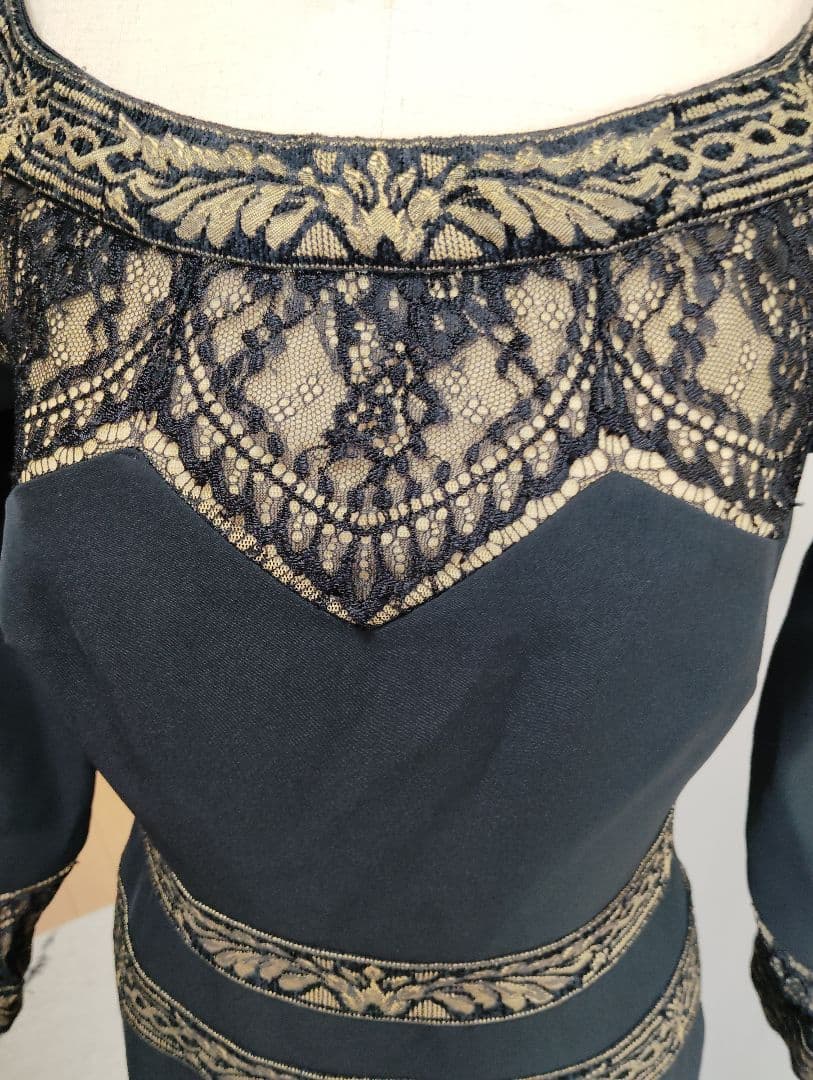 タダシショージレース装飾付き黒ロングドレス