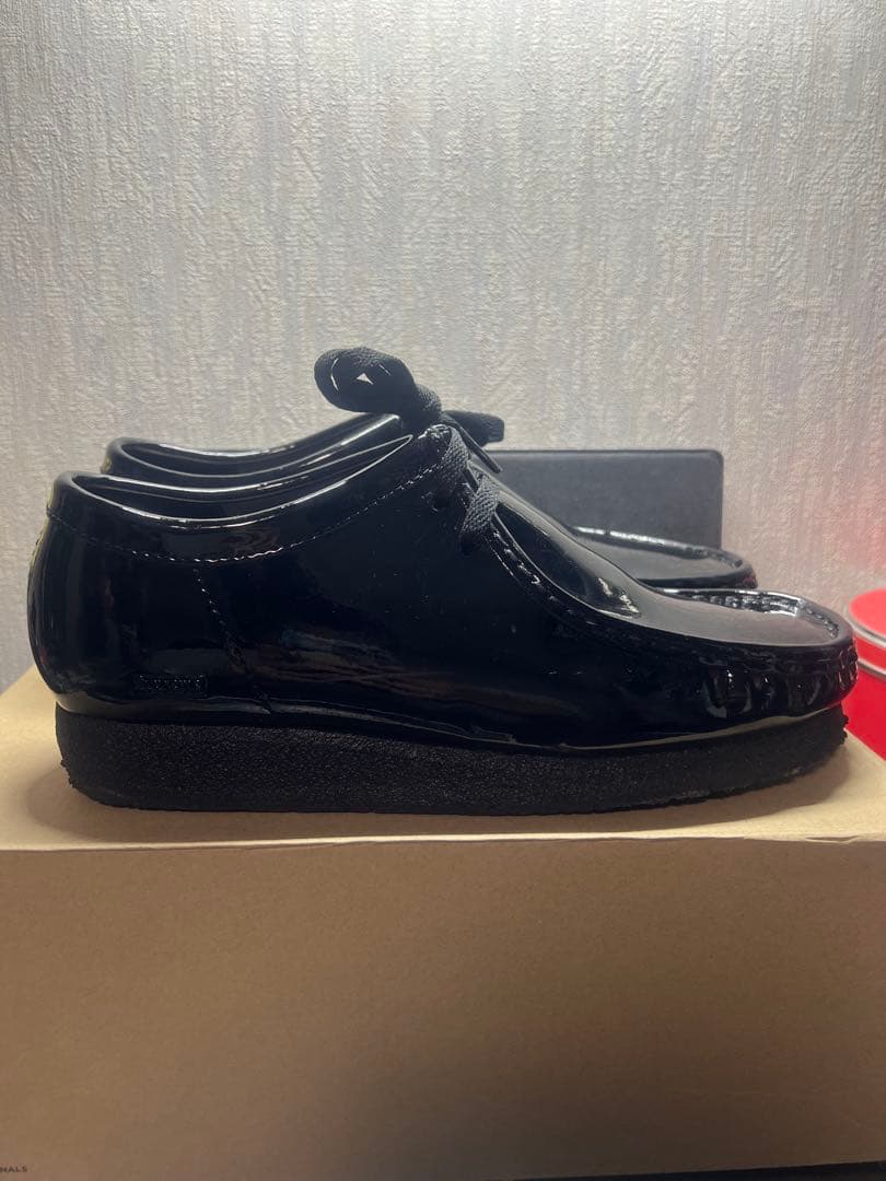 Supreme × Clarks Patent Leather Wallabee