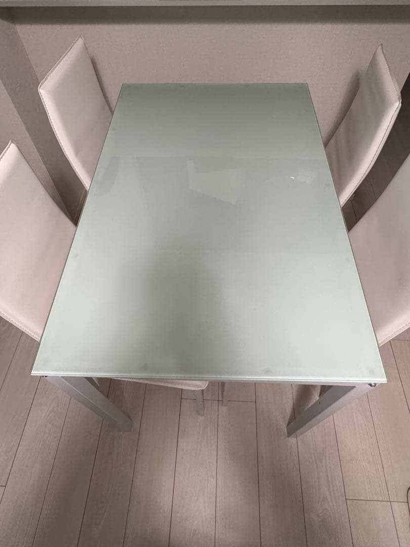 ガラス天板のダイニングテーブル ⭐️直接取引12000円⭐️