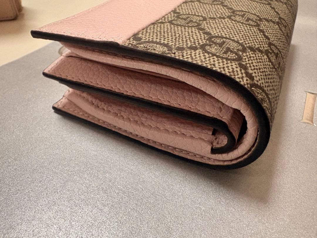 GUCCI ダブルGバイカラースモールウォレット