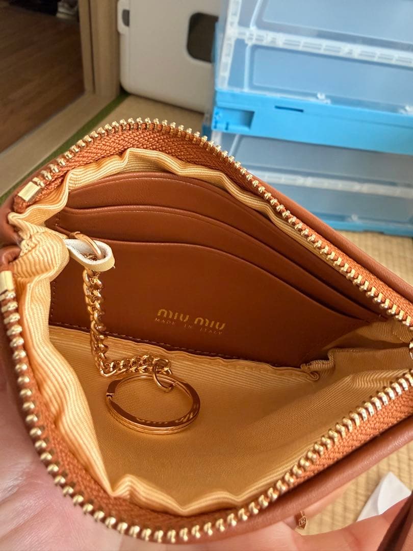 miu miu ブラウンレザーケース