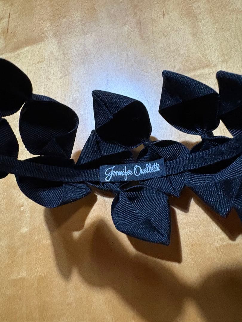 Jennifer Ouelletteブラック リボン カチューシャ