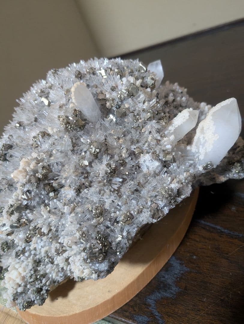 水晶と黄鉄鉱の共生鉱物　大型　引き取り 水晶と黄鉄鉱の共生鉱物 大型 引き取り