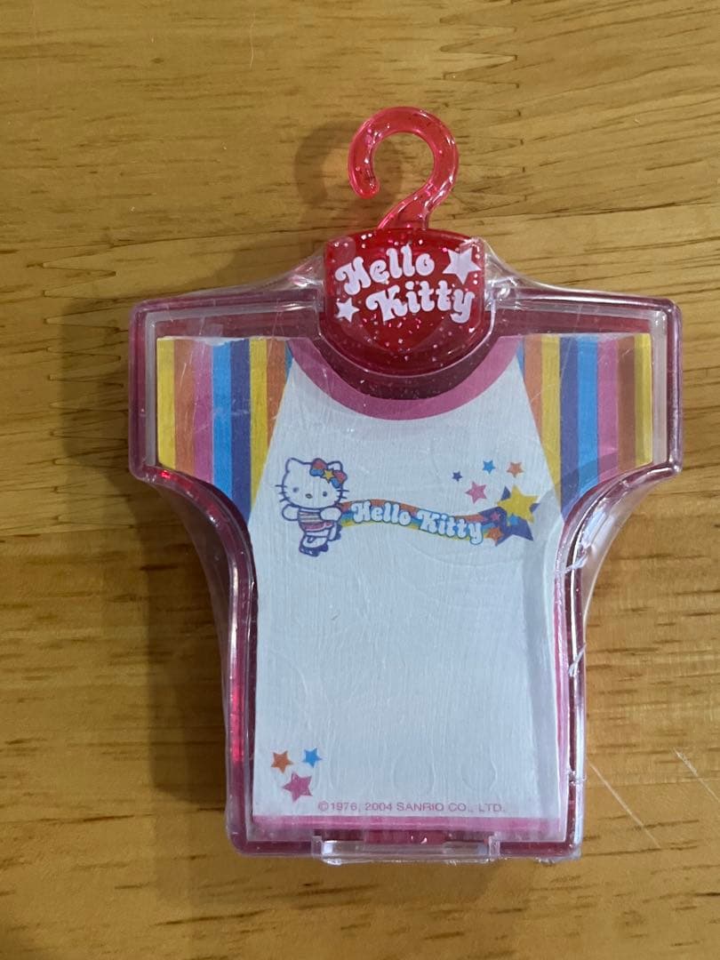 海外サンリオ　ハローキティ ケース入りダイカットメモ　ローラー　80シート Amazon.co.jp: サンリオ(SANRIO) ハローキティ ケース入り絆創膏