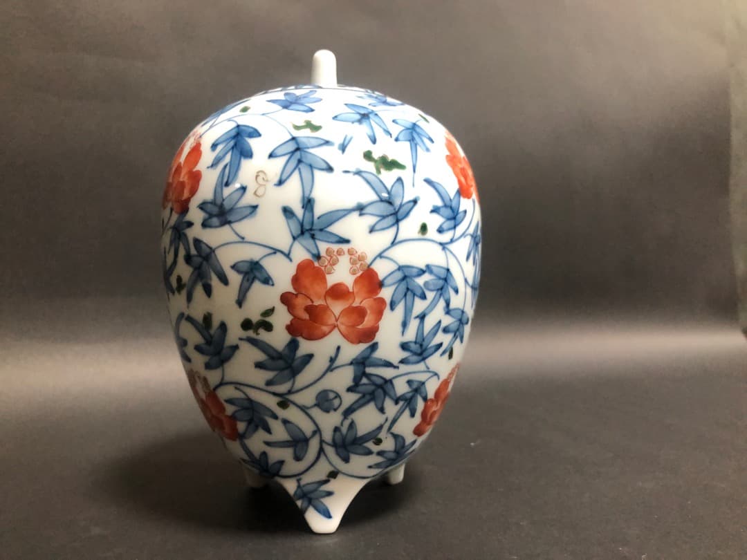 ゆゆです有田焼　色絵唐花文香炉　丈右衛門造　共箱　美品