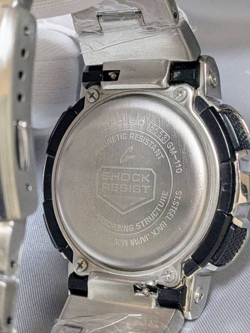 G-SHOCK GM-110 フルメタルカスタムシルバー/ブラック クロノグラフ