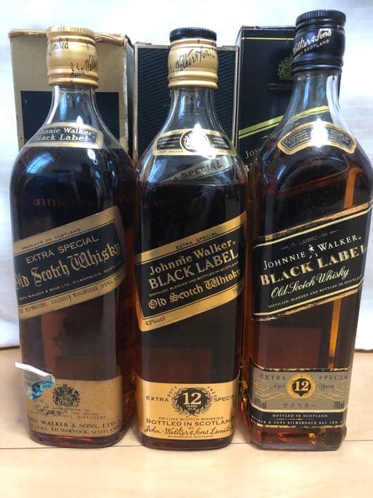 ジョニーウォーカー ブラックラベル】金キャップ 白紋章 箱付き・1970