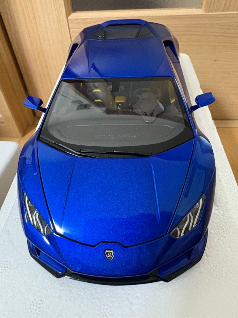 新品同様オートアート　ランボルギーニ ウラカン EVO （メタリック・ブルー）