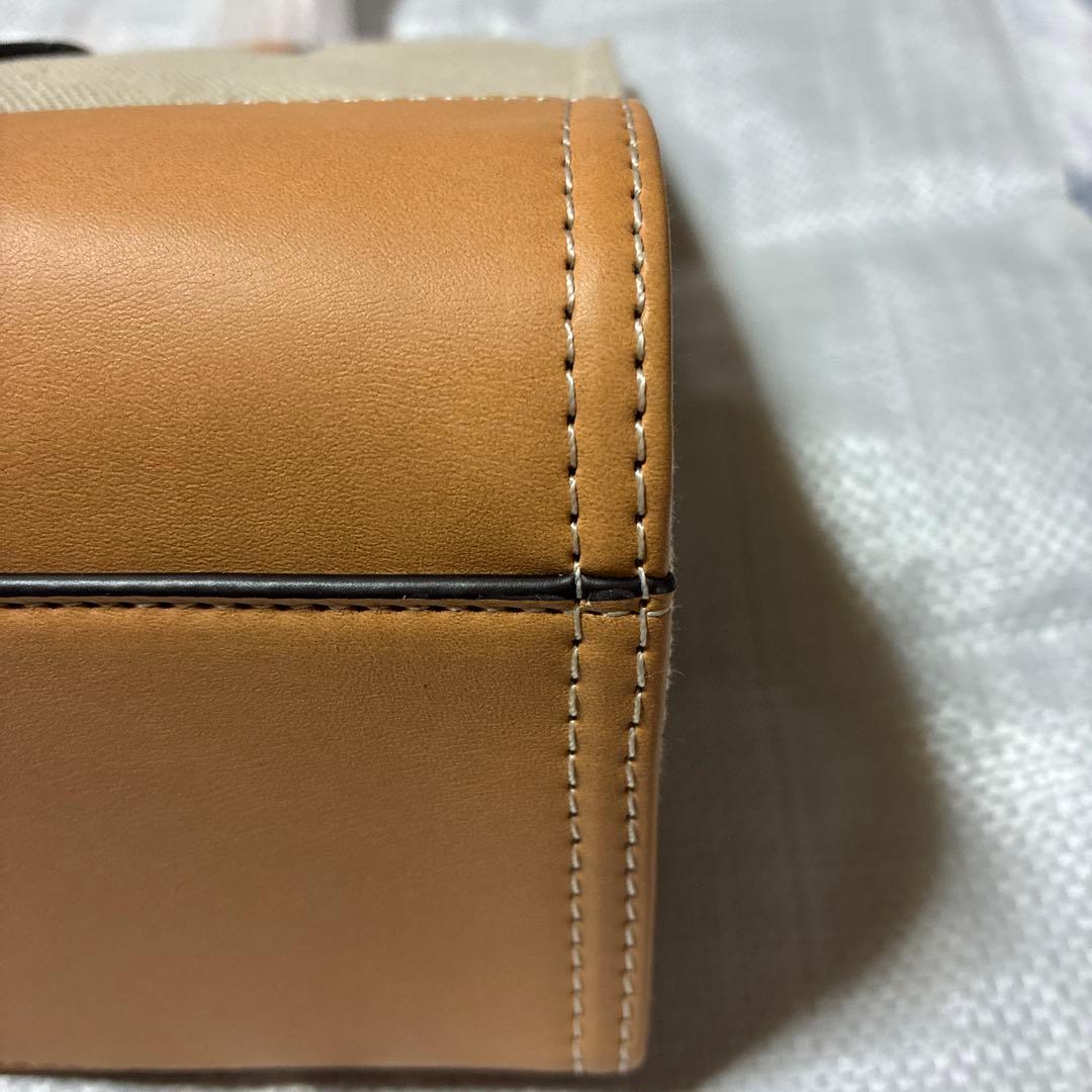 トリーバーチデカロコハンドバッグベージュ