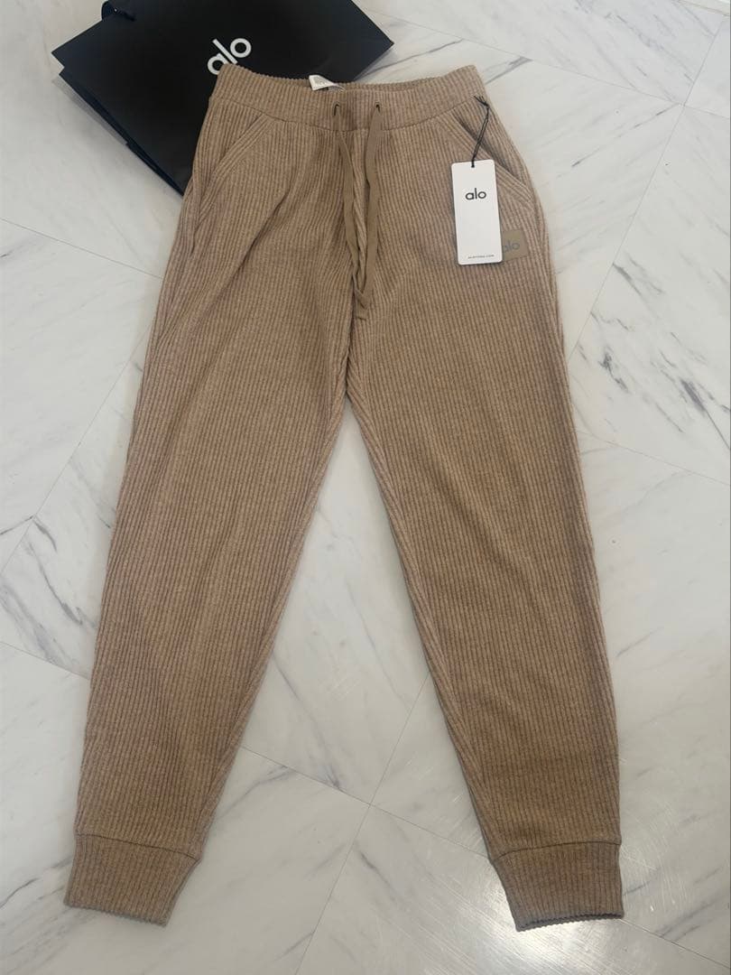 alo スウェットパンツ