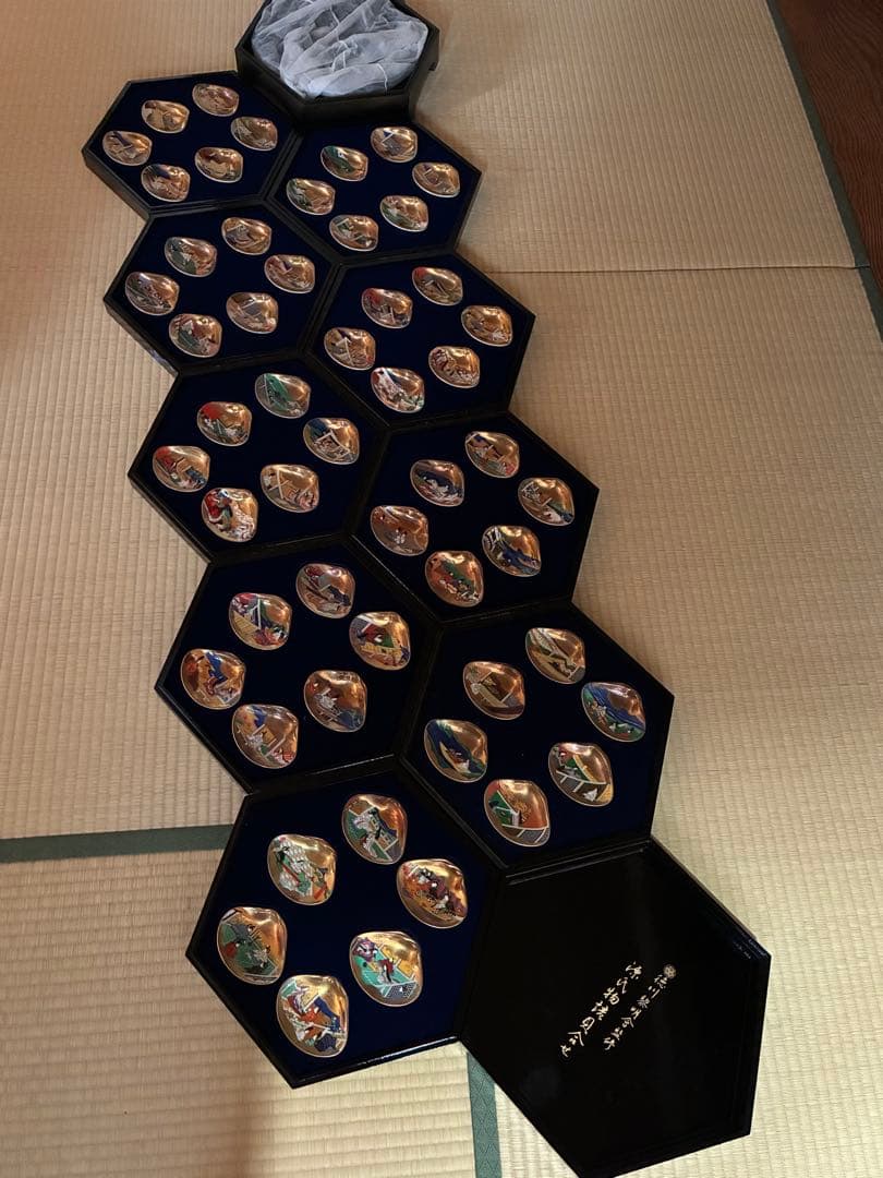 0002【蒔絵箱付・限定コレクション】源氏物語 貝合せ 貝絵皿54枚 光る君へ 0002【蒔絵箱付・限定コレクション】源氏物語 貝合せ 貝絵皿54枚 光る君